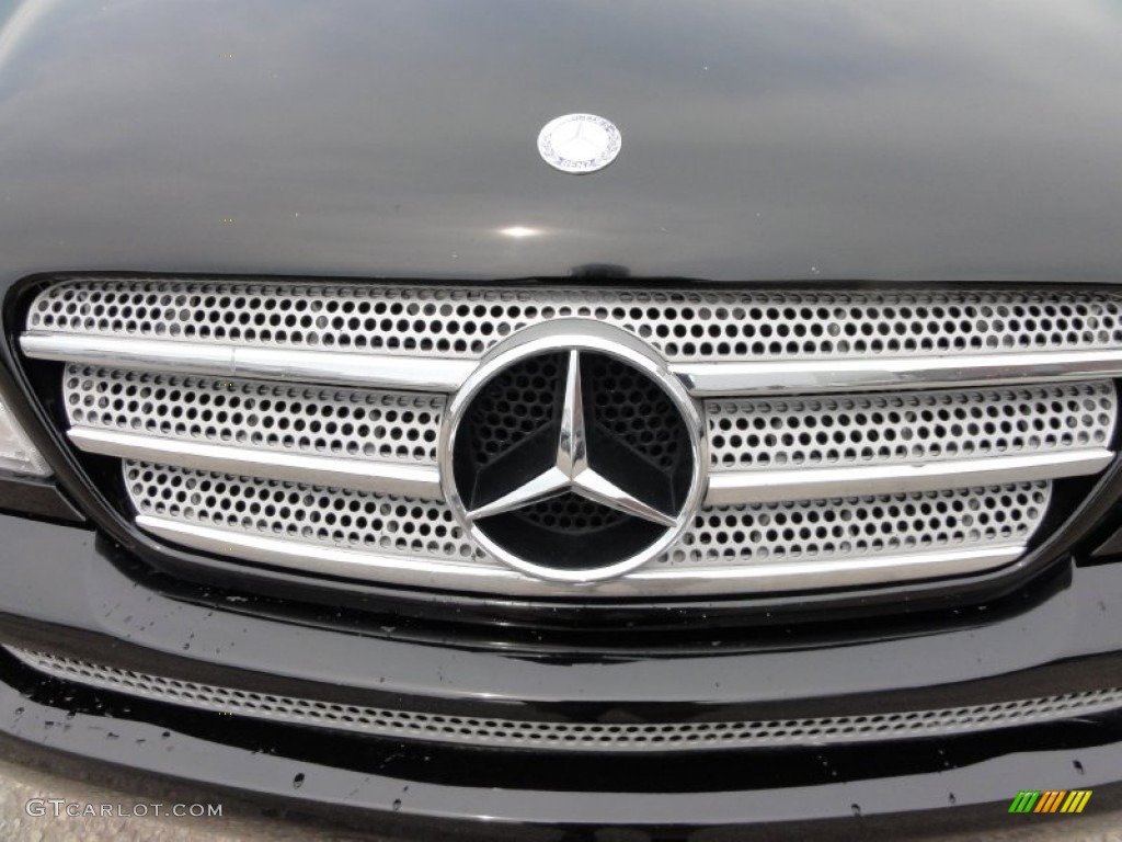 2001 Mercedes-Benz ML 320 4Matic Marks and Logos Photos