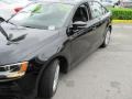 Black - Jetta SE Sedan Photo No. 2