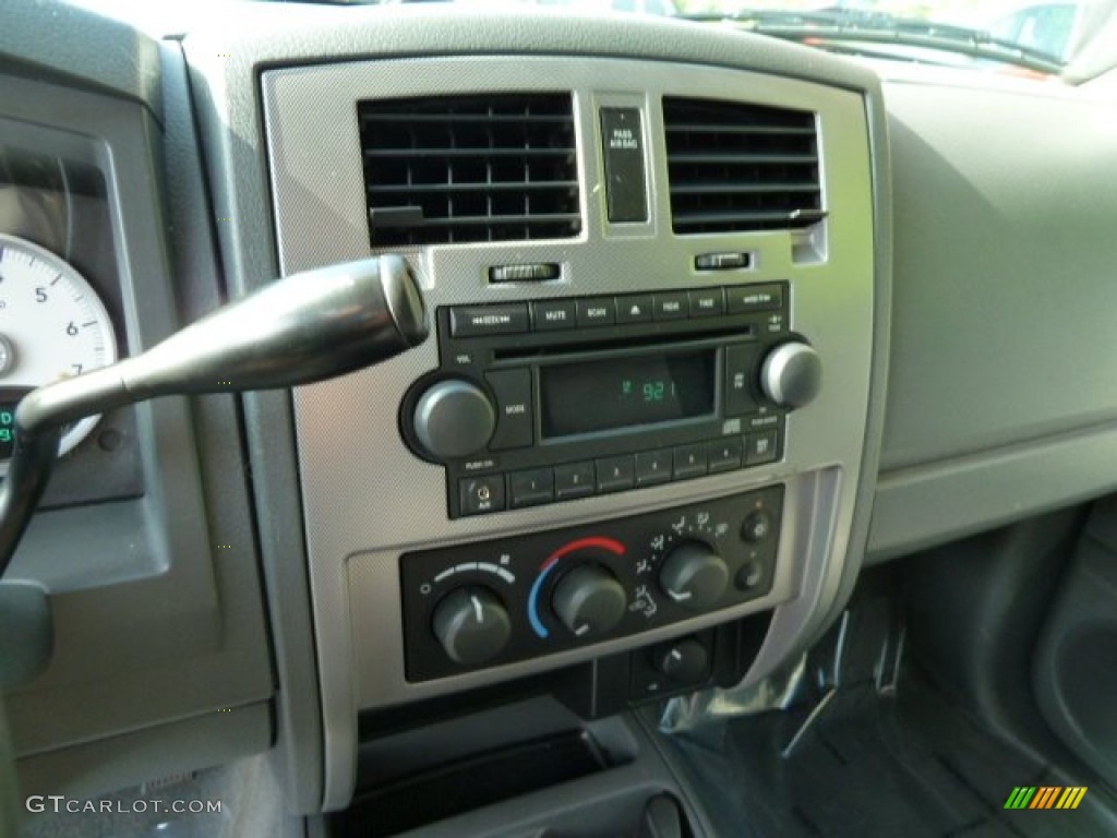2006 Dodge Dakota SLT Club Cab 4x4 Controls Photo #52227973