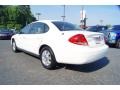 Vibrant White - Taurus SEL Sedan Photo No. 34