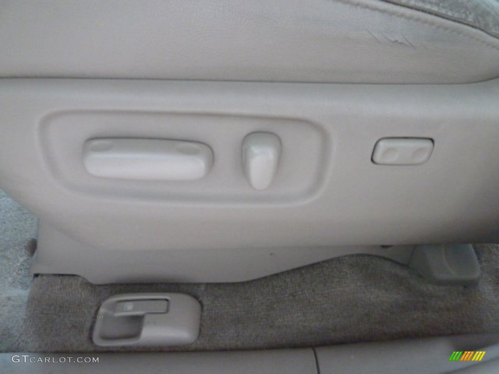 2005 Sienna XLE Limited AWD - Natural White / Taupe photo #15
