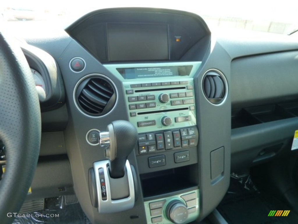 2011 Honda Pilot Touring 4WD Controls Photo #52230511