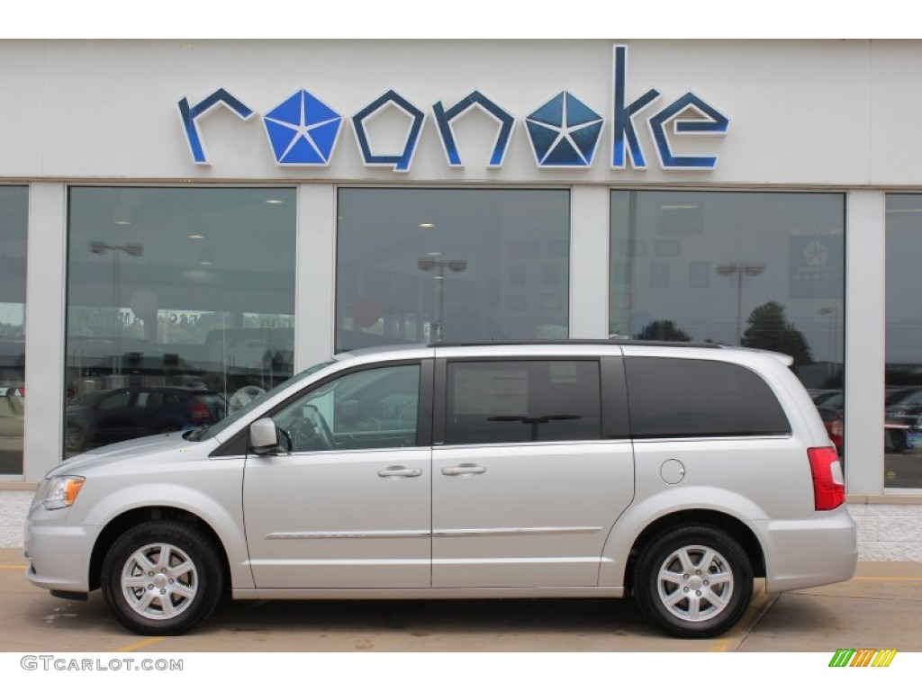 Bright Silver Metallic Chrysler Town & Country