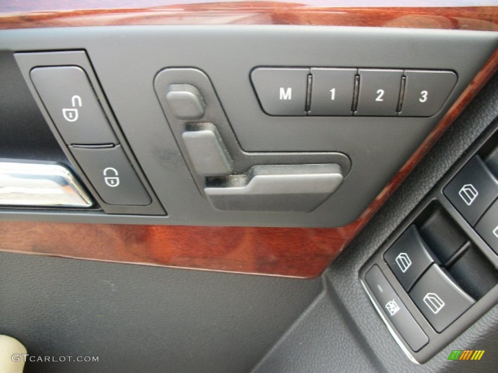2010 Mercedes-Benz GLK 350 4Matic Controls Photo #52232581
