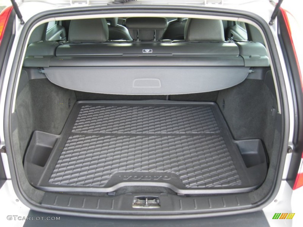 2005 Volvo V50 T5 Trunk Photos