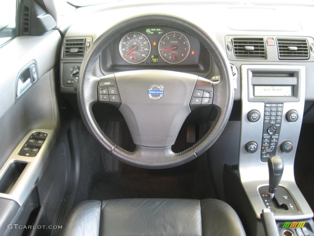 2005 Volvo V50 T5 Steering Wheel Photos