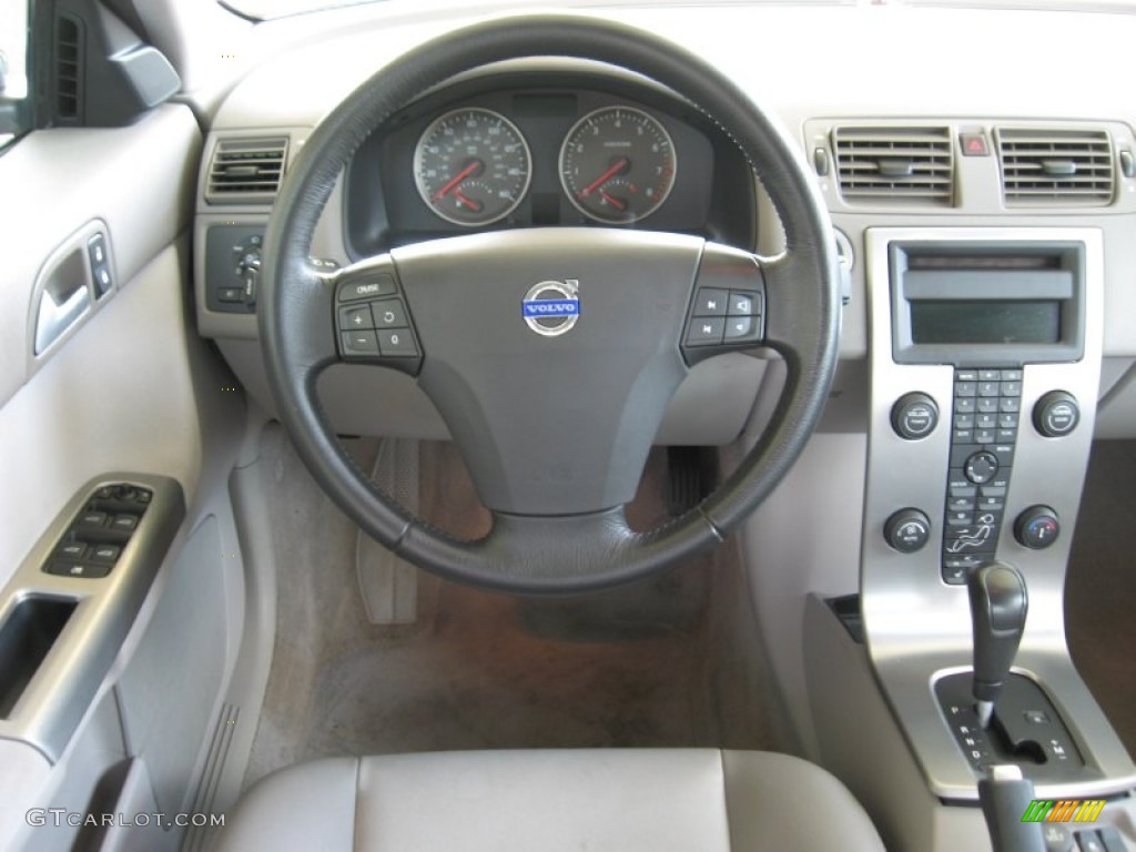 2005 Volvo S40 T5 Dark Beige/Quartz Leather Steering Wheel Photo #52237909