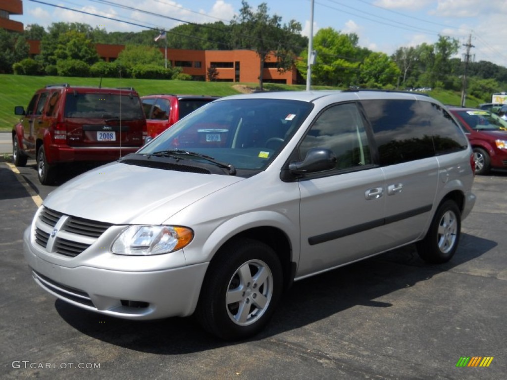 Bright Silver Metallic 2005 Dodge Caravan SXT Exterior Photo #52239640