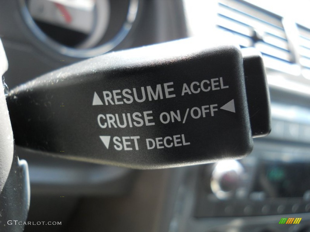 2009 Dodge Challenger R/T Controls Photo #52240123