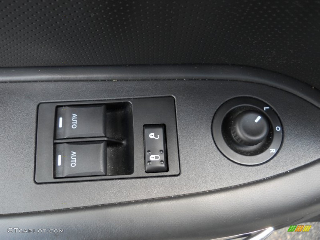2009 Dodge Challenger R/T Controls Photo #52240141