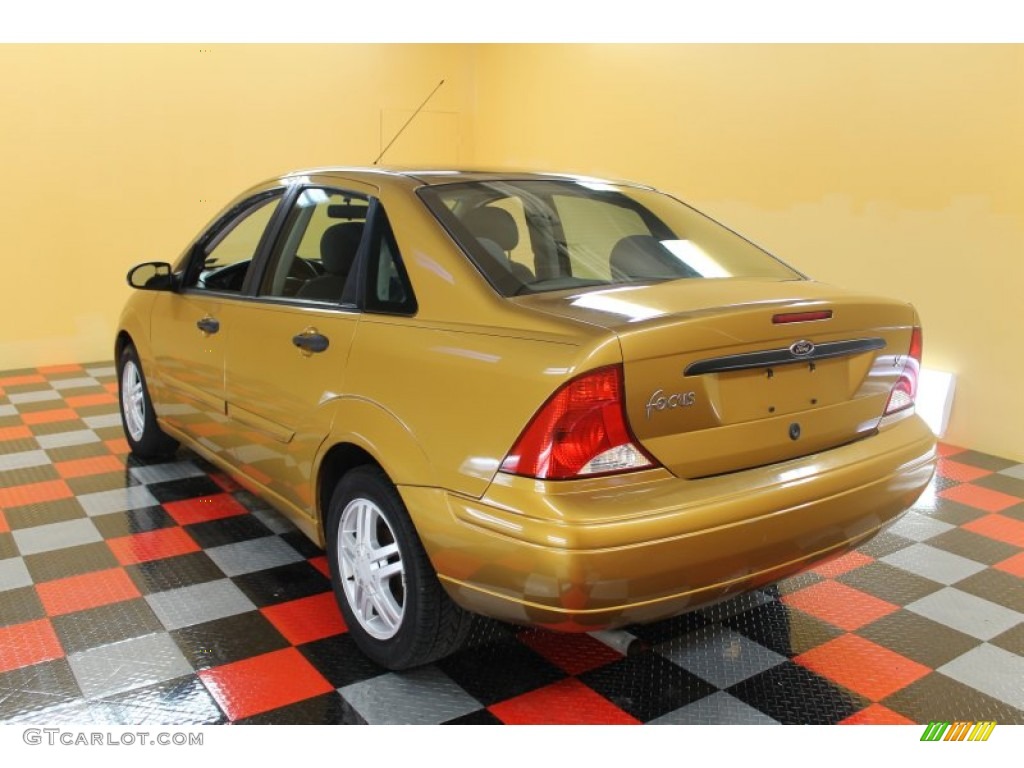 2001 Focus SE Sedan - Jackpot Gold Metallic / Dark Charcoal Black photo #3
