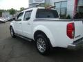 2009 Avalanche White Nissan Frontier LE Crew Cab 4x4  photo #4