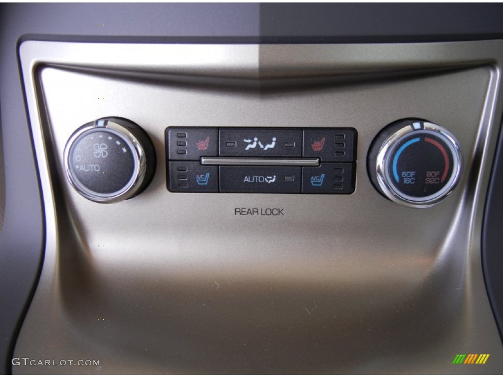 2011 Lincoln MKT FWD Controls Photo #52256602