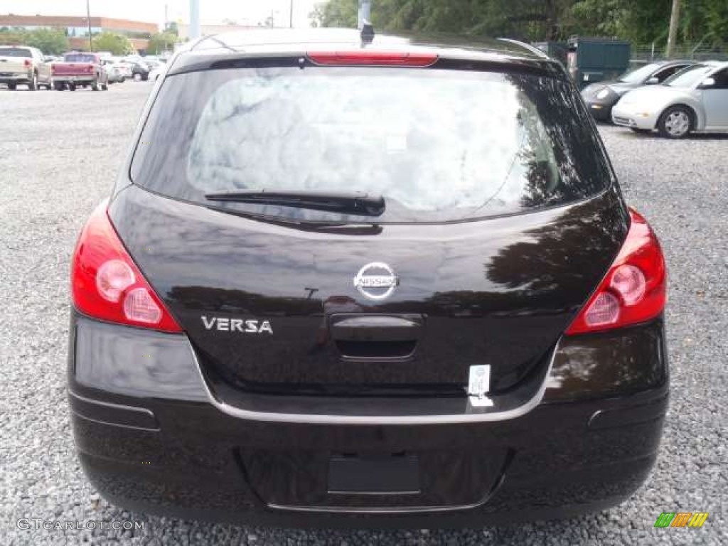 2011 Versa 1.8 S Hatchback - Super Black / Charcoal photo #4