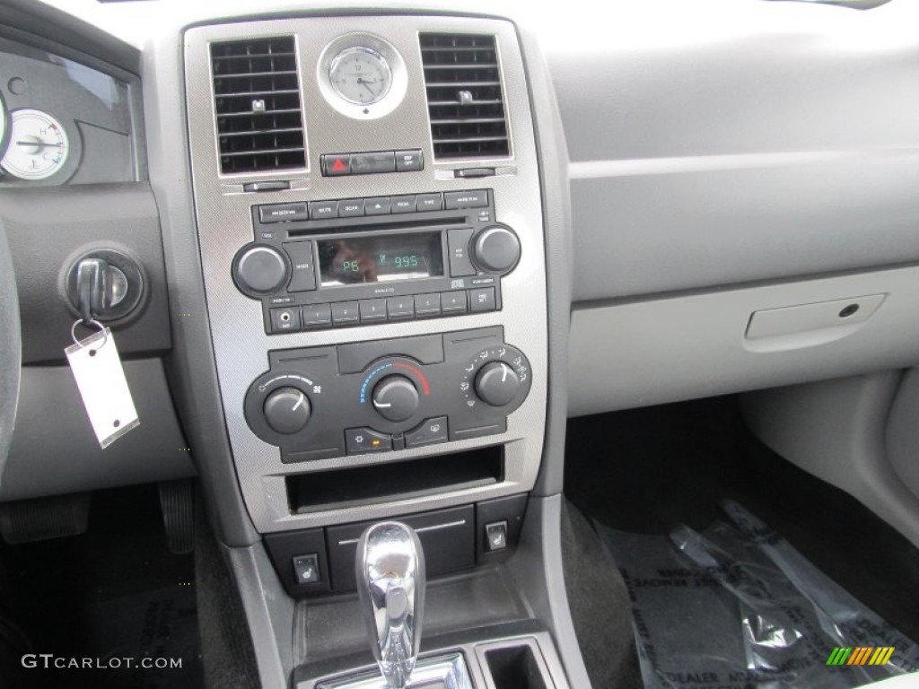 2006 Chrysler 300 Touring AWD Controls Photo #52258864