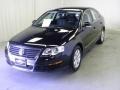 Deep Black - Passat Turbo Sedan Photo No. 3