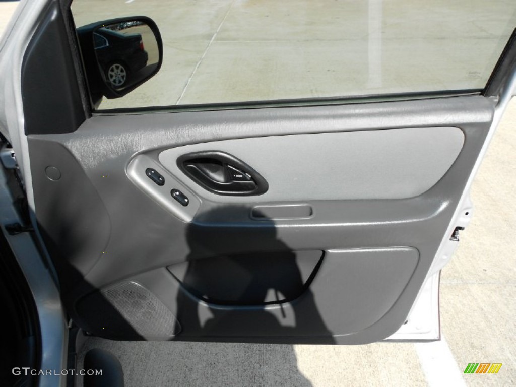 2005 Ford Escape XLT V6 Medium/Dark Flint Grey Door Panel Photo #52260163