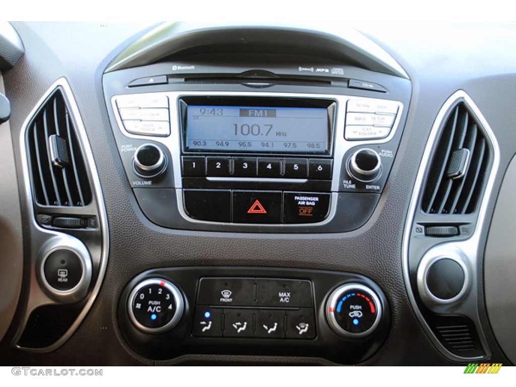 2010 Hyundai Tucson Limited AWD Controls Photo #52261993