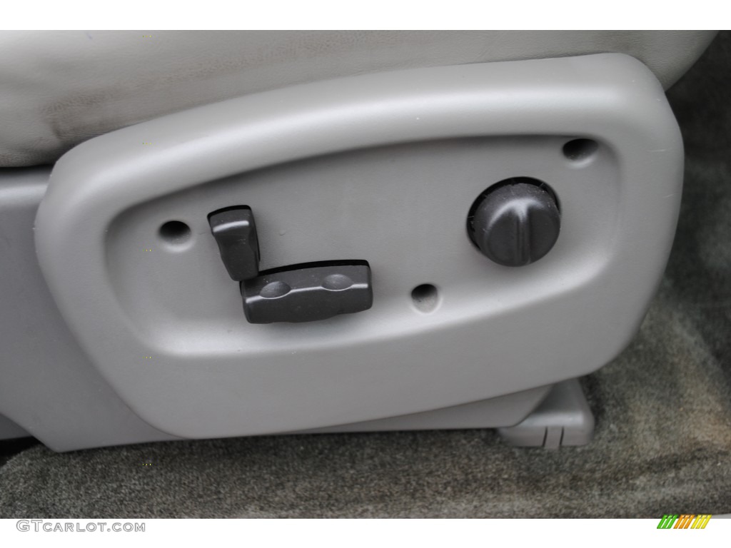 2004 Oldsmobile Bravada AWD Controls Photo #52263487