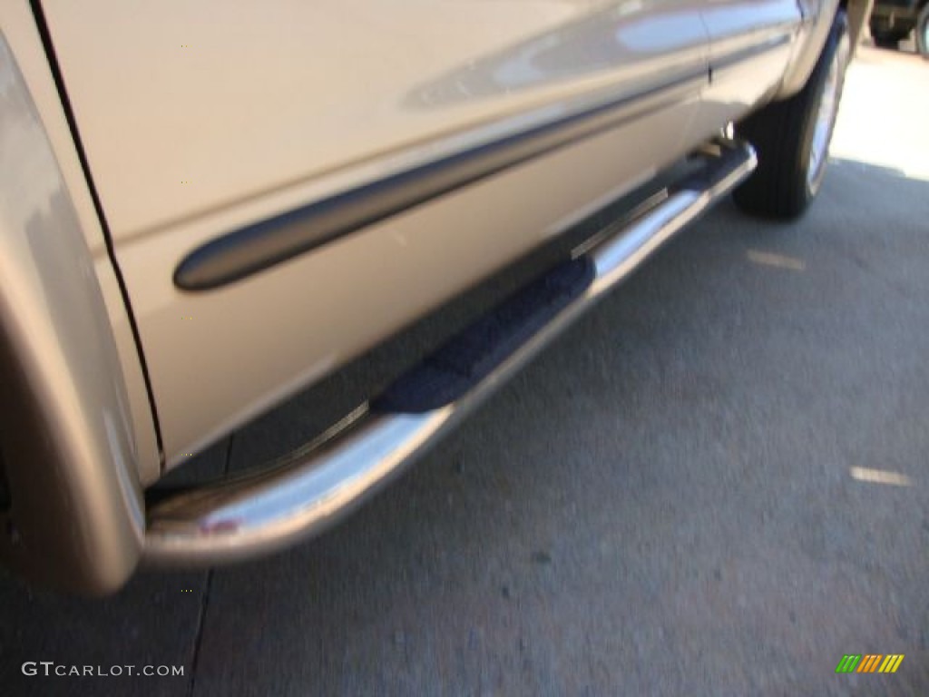 2004 Dakota SLT Quad Cab 4x4 - Light Almond Pearl Metallic / Taupe photo #31