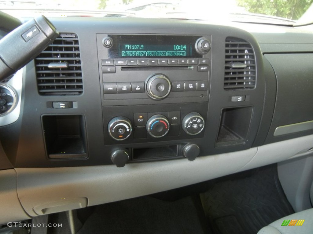 2007 Chevrolet Silverado 1500 LT Extended Cab Controls Photo #52266823