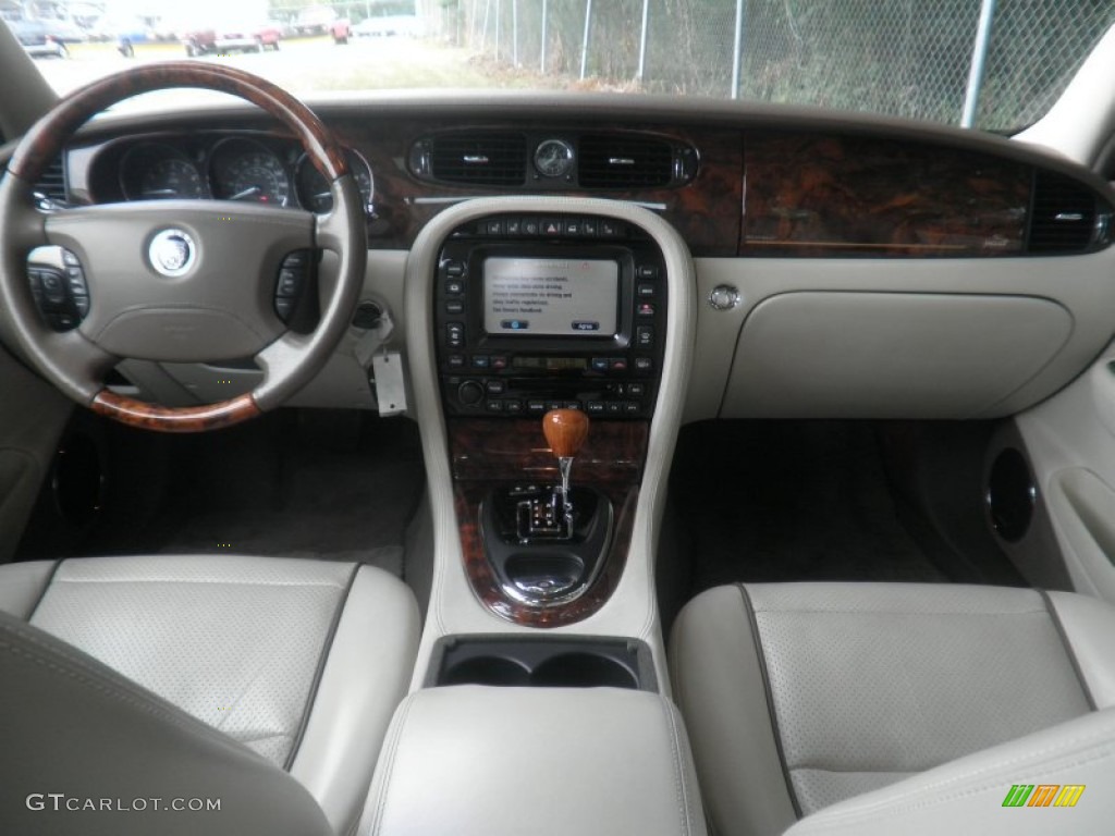 2008 Jaguar XJ Vanden Plas Champagne/Mocha Dashboard Photo #52271150