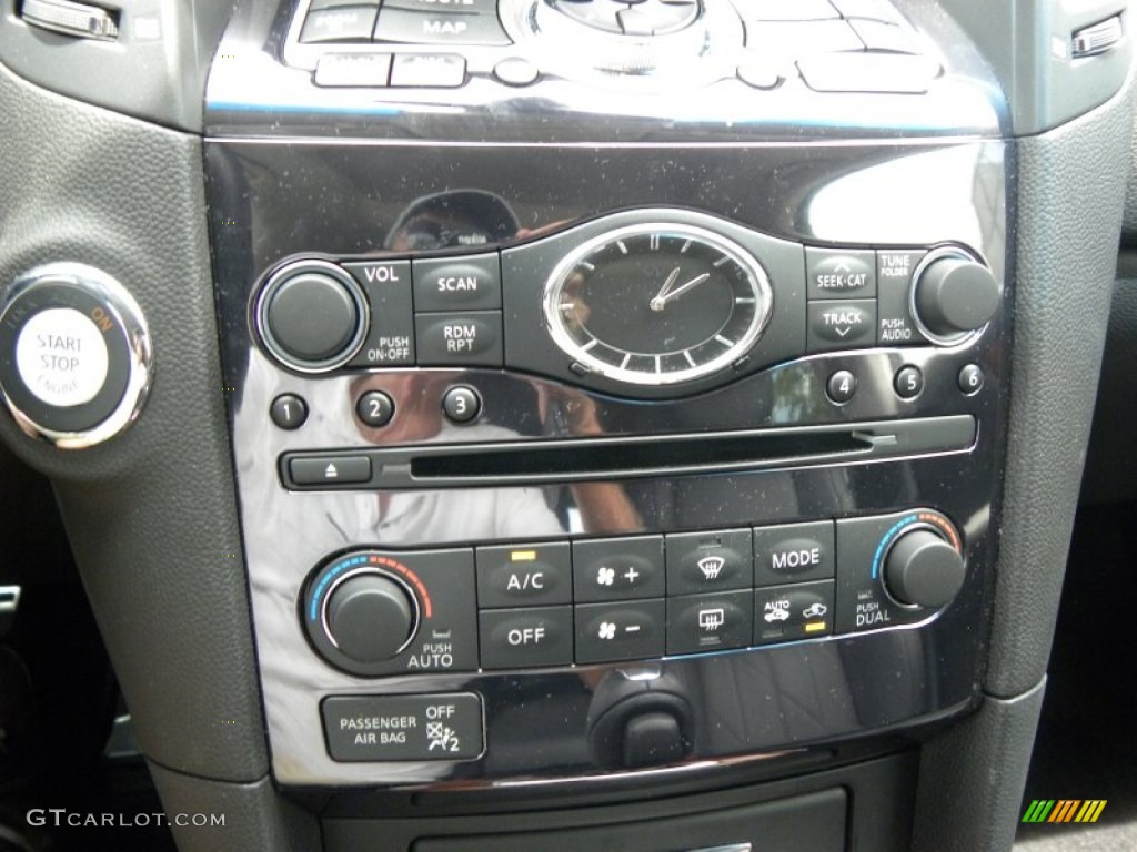 2011 Infiniti FX 50 S AWD Controls Photos
