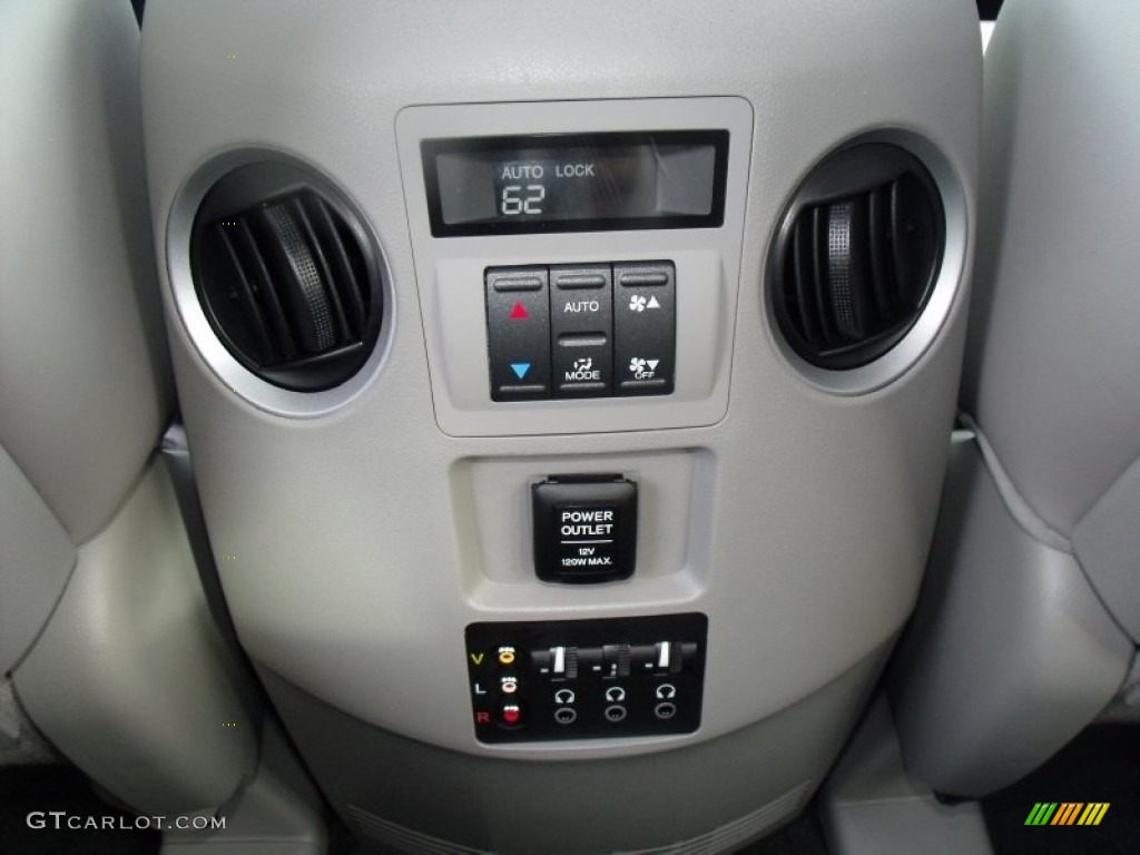 2011 Honda Pilot Touring 4WD Controls Photo #52284215