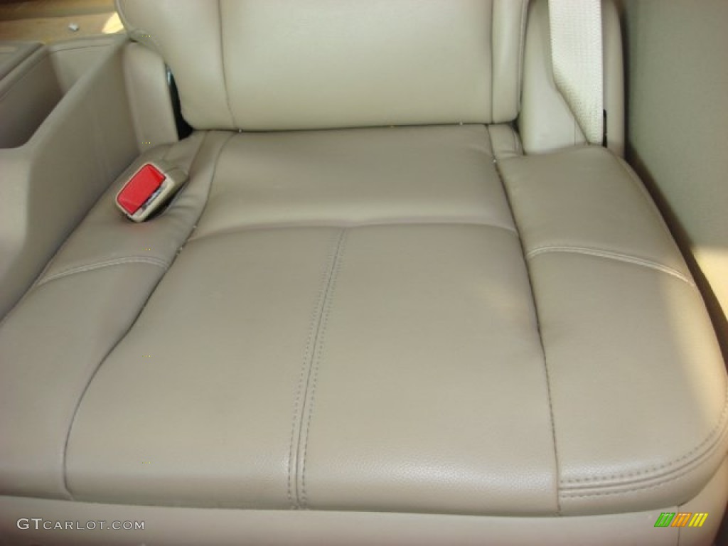 2007 Suburban 1500 LTZ - Summit White / Light Cashmere photo #14