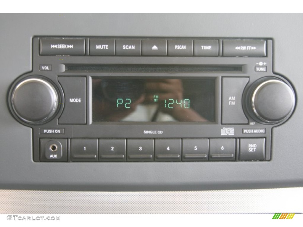 2007 Jeep Grand Cherokee Laredo 4x4 Controls Photo #52300175