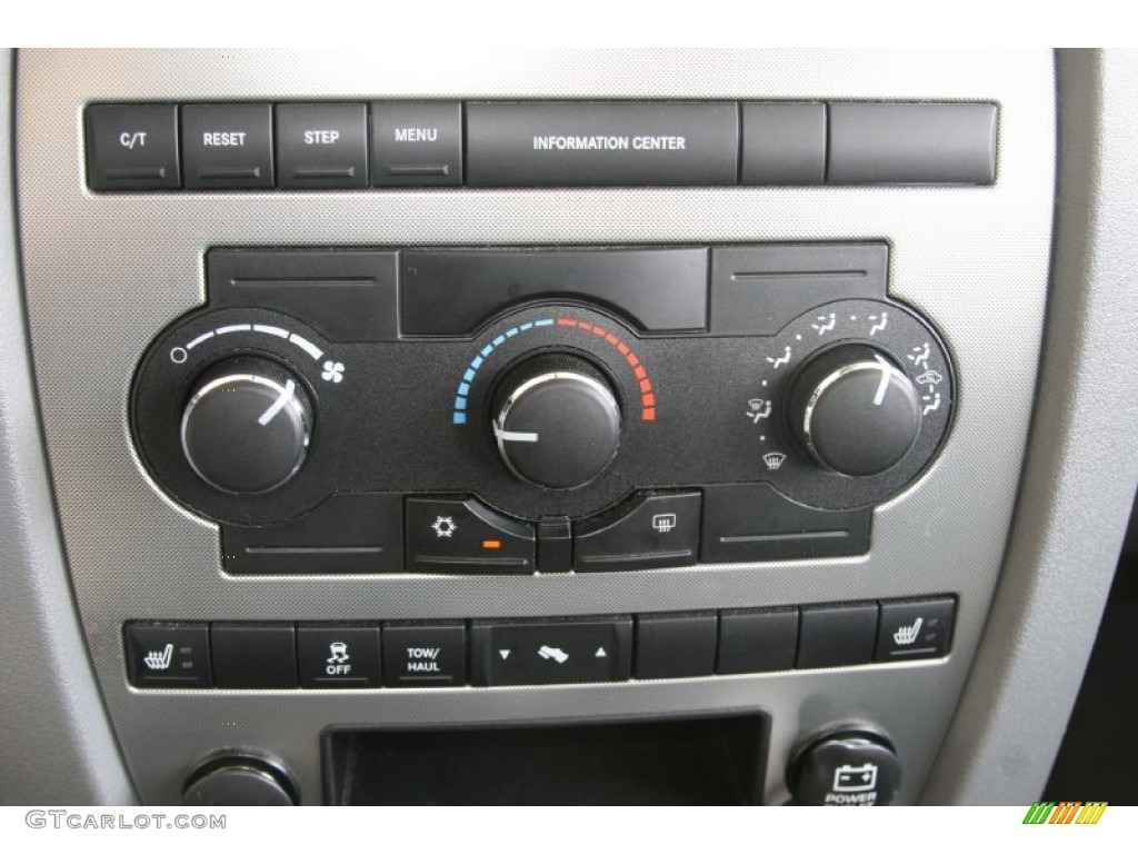 2007 Jeep Grand Cherokee Laredo 4x4 Controls Photo #52300187