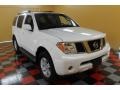 Avalanche White - Pathfinder LE 4x4 Photo No. 1