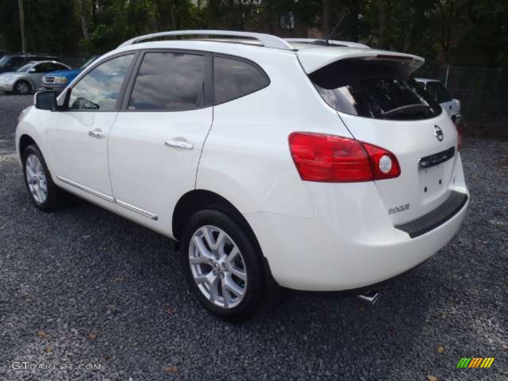 2011 Rogue SL - Pearl White / Gray photo #3