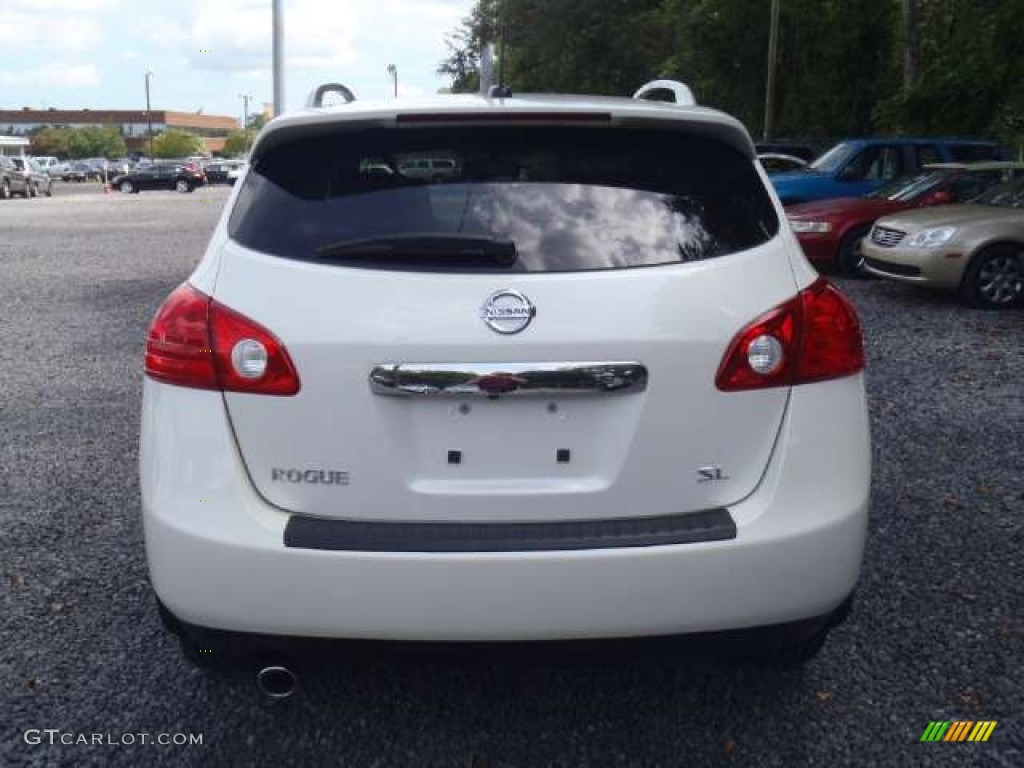 2011 Rogue SL - Pearl White / Gray photo #4