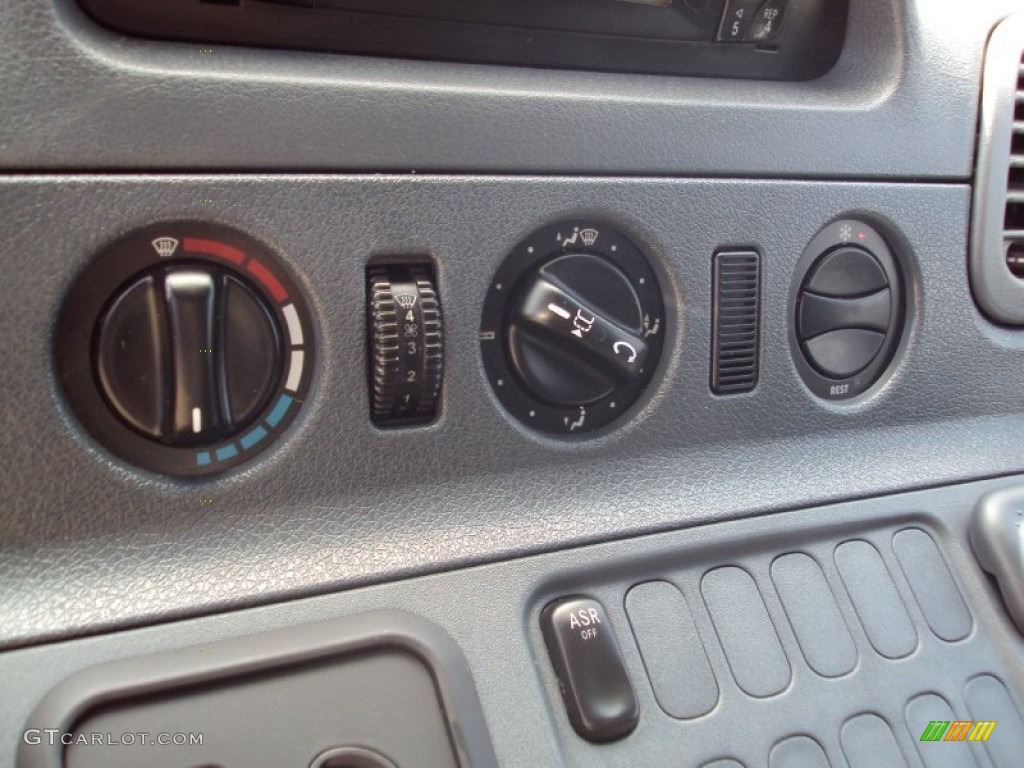 2006 Dodge Sprinter Van 2500 Cargo Controls Photo #52314003