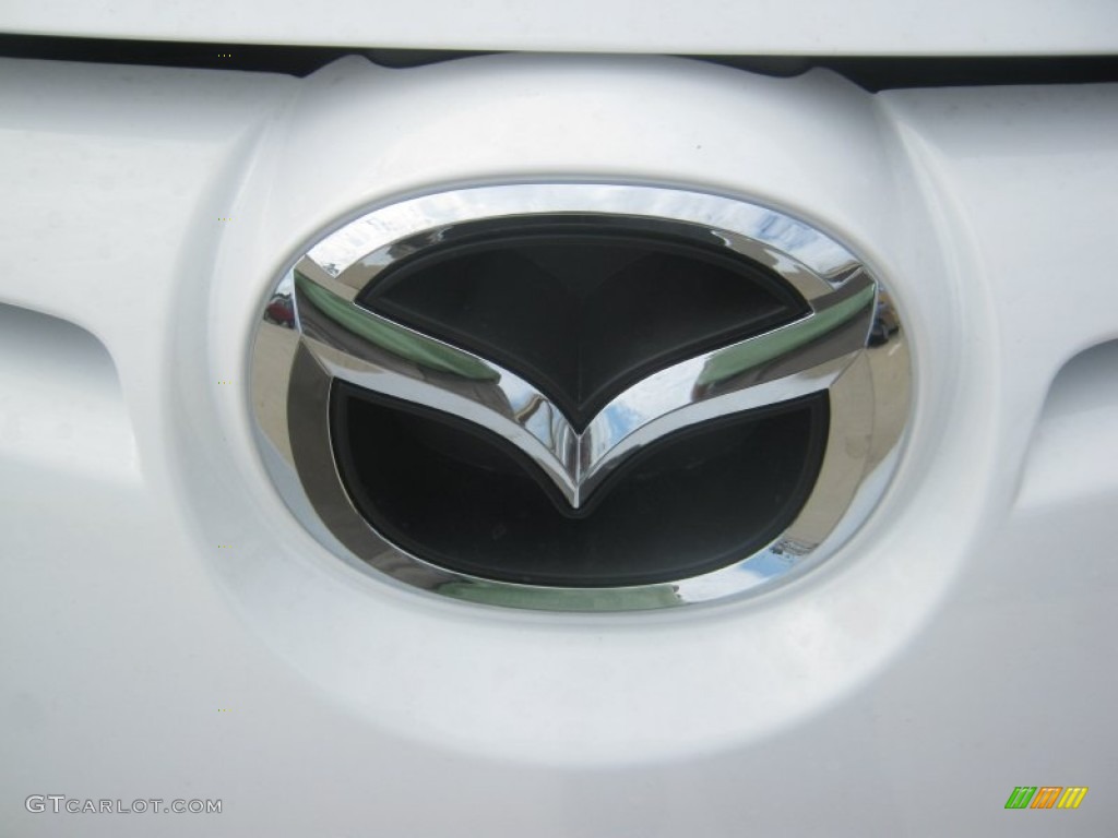 2011 Mazda MAZDA2 Sport Marks and Logos Photos