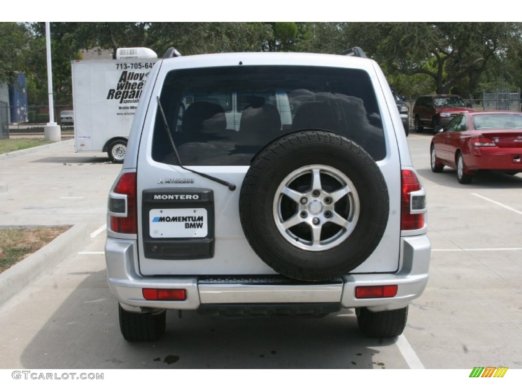 2002 Montero Limited 4x4 - Munich Silver Metallic / Black photo #10