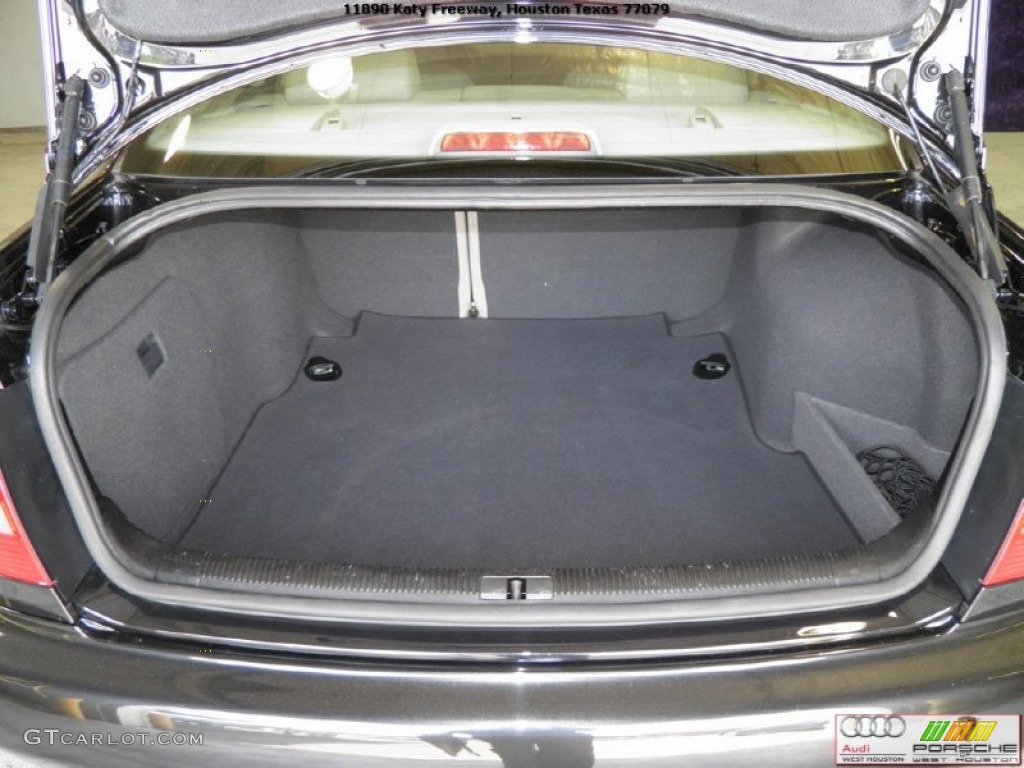 2001 Audi A4 2.8 Sedan Trunk Photos