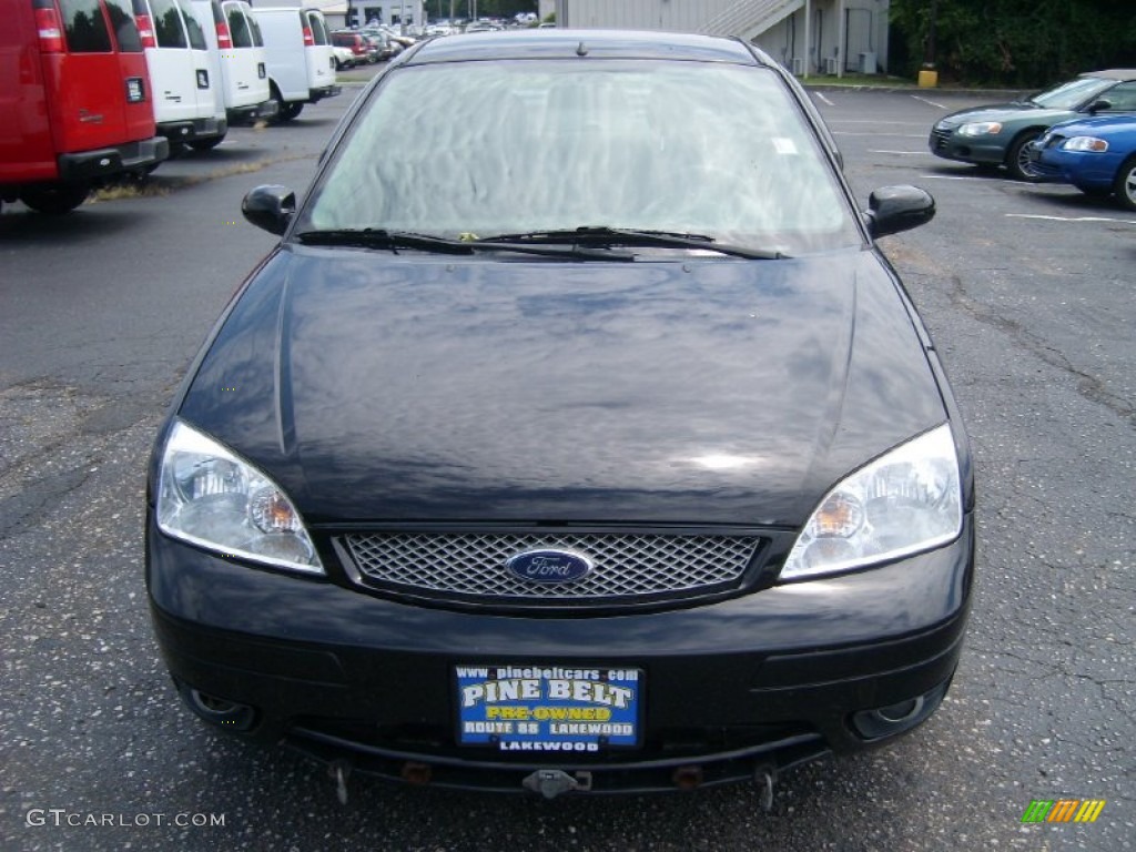 2005 Focus ZX4 ST Sedan - Pitch Black / Charcoal/Red photo #2