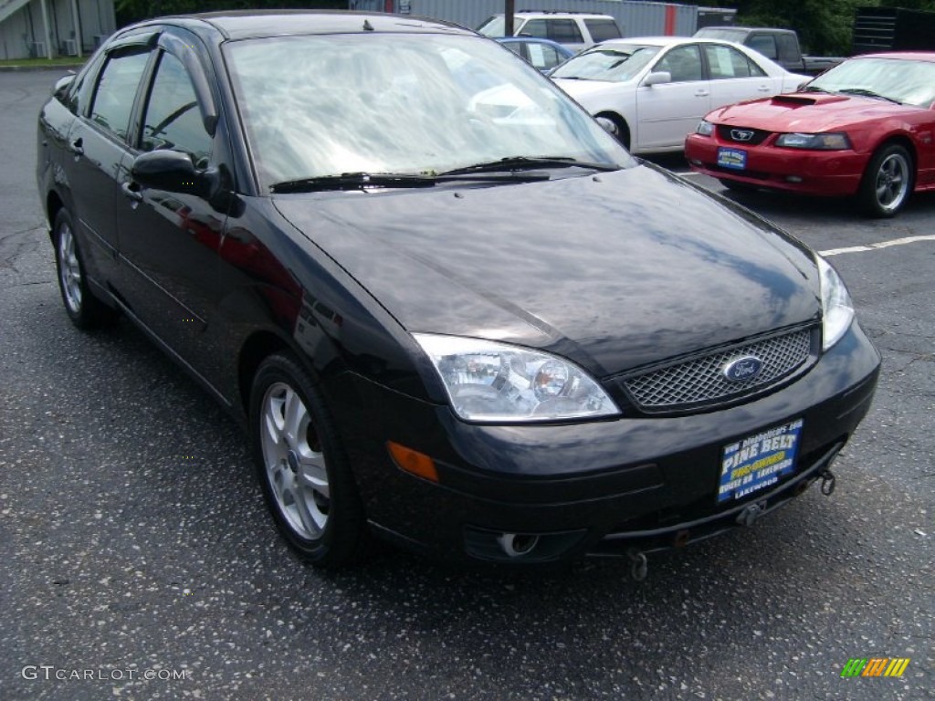 2005 Focus ZX4 ST Sedan - Pitch Black / Charcoal/Red photo #3