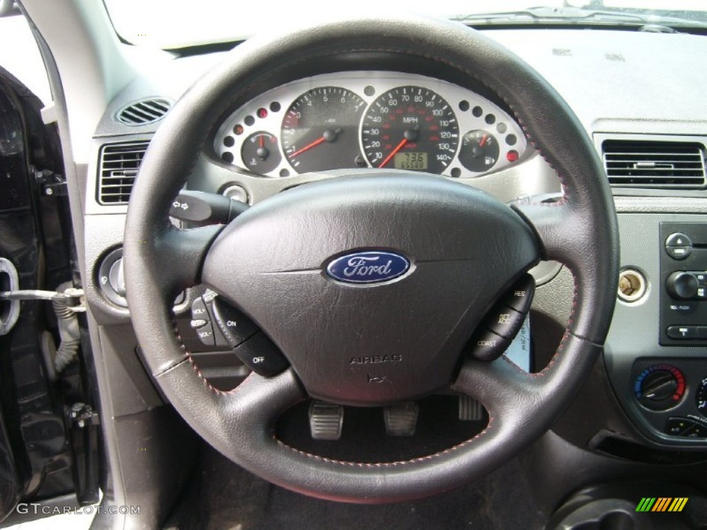 2005 Ford Focus ZX4 ST Sedan Charcoal/Red Steering Wheel Photo #52324311