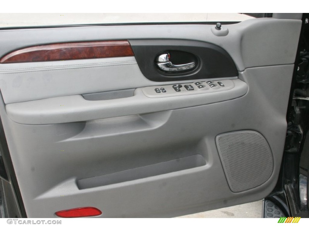 2006 GMC Envoy Denali Light Gray Door Panel Photo #52324455