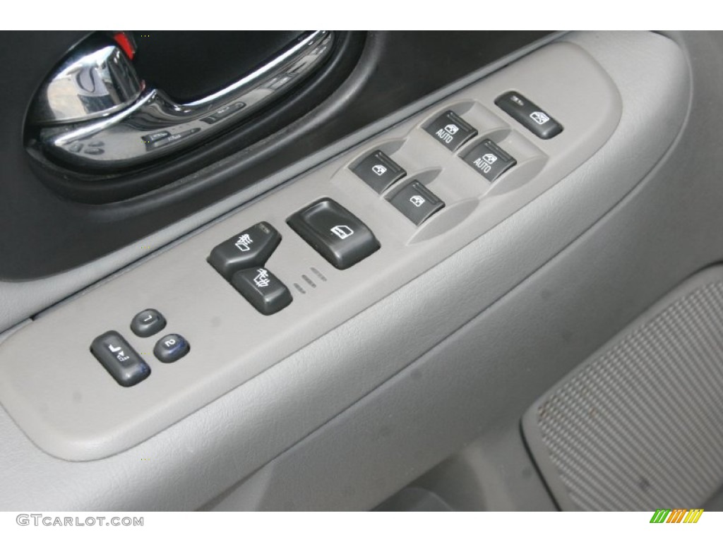 2006 GMC Envoy Denali Controls Photo #52324470
