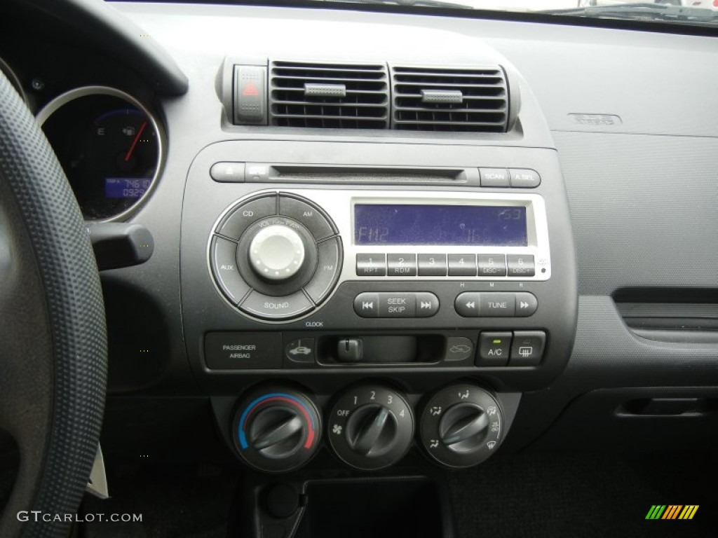 2007 Honda Fit Standard Fit Model Controls Photo #52324935