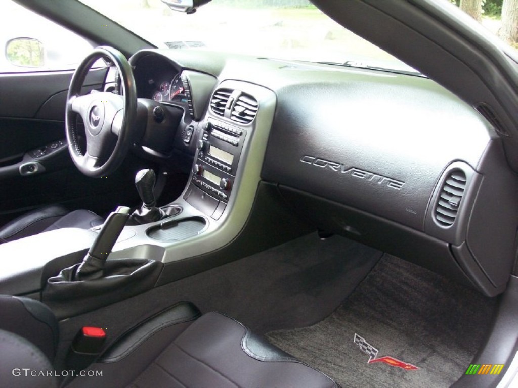 2006 Chevrolet Corvette Coupe Ebony Black Dashboard Photo #52326762