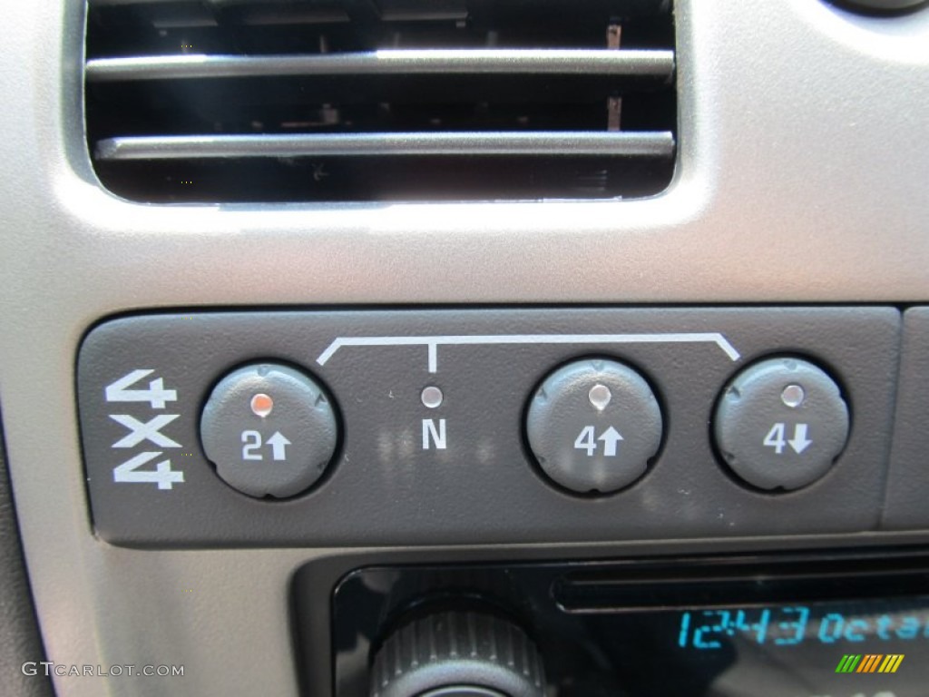 2012 Chevrolet Colorado LT Crew Cab 4x4 Controls Photo #52329711
