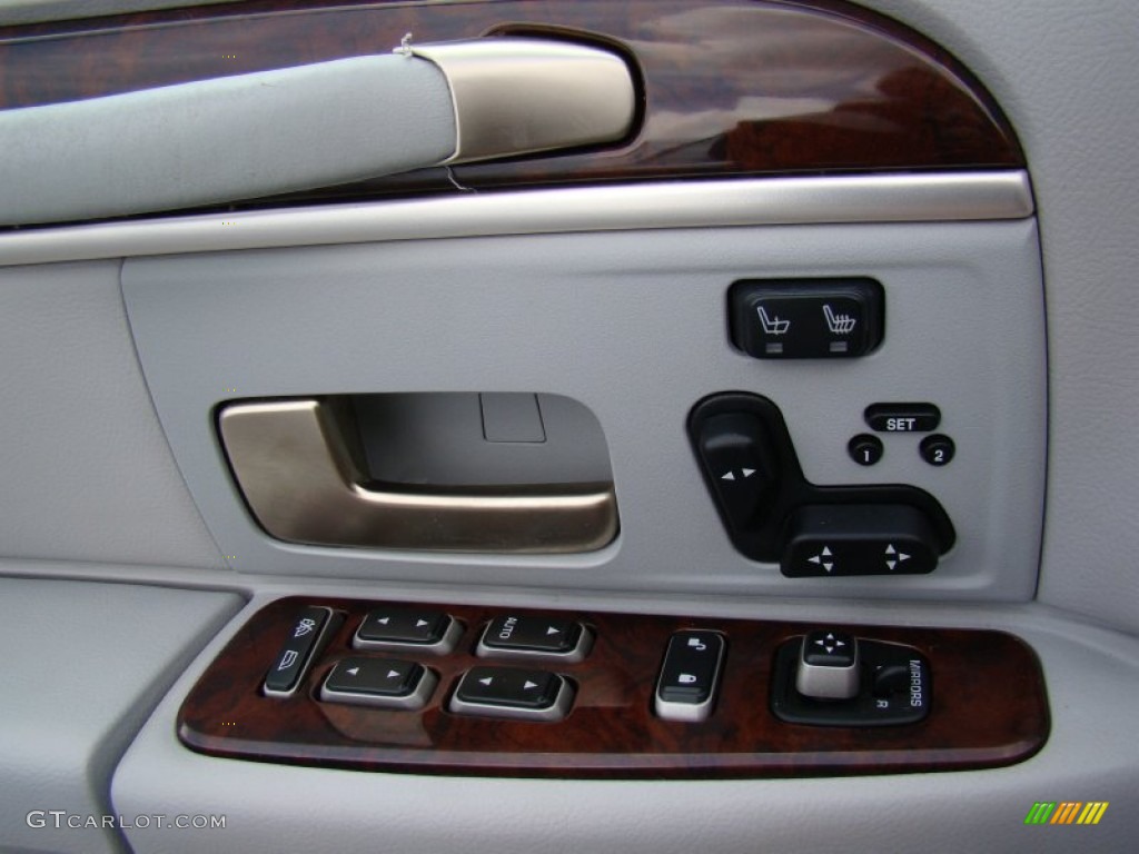 2007 Lincoln Town Car Signature Limited Controls Photo #52331478