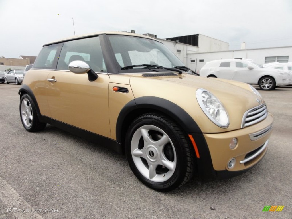 Solid Gold Metallic 2005 Mini Cooper Hardtop Exterior Photo #52331619