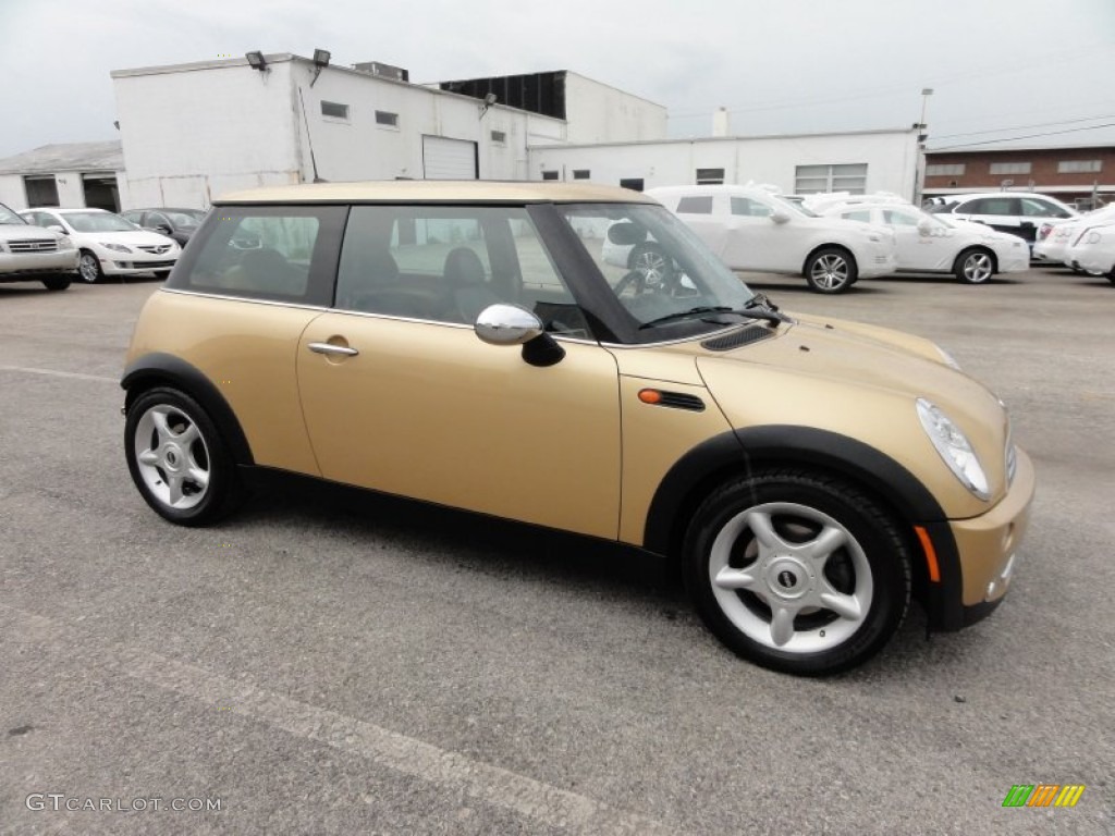 Solid Gold Metallic 2005 Mini Cooper Hardtop Exterior Photo #52331634