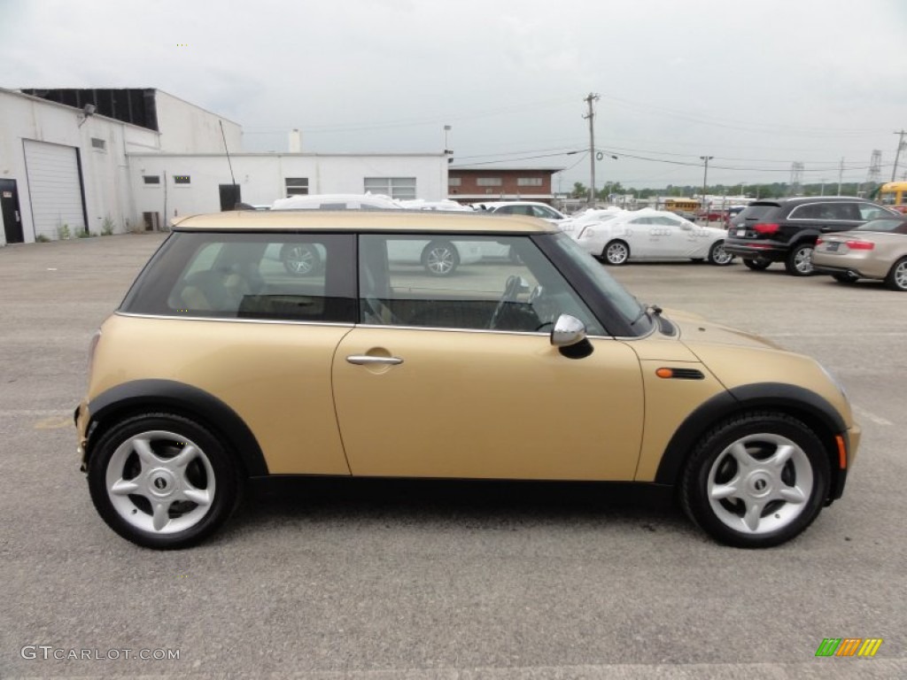 Solid Gold Metallic 2005 Mini Cooper Hardtop Exterior Photo #52331649